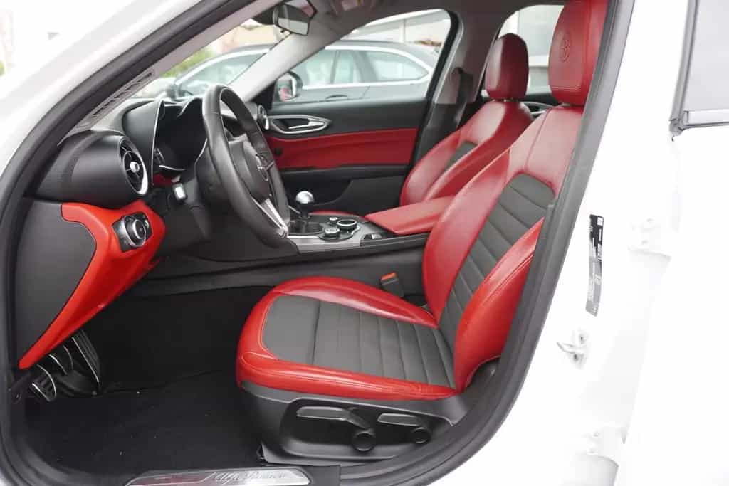 Alfa Romeo Giulia 2.2 Super LED Navi Tempomat PDC Klimaaut. 03/2017-photo-7