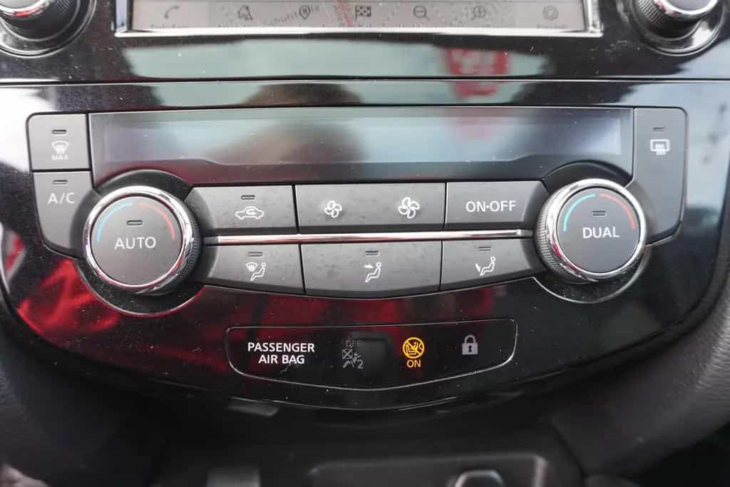 Nissan Qashqai 1.3 DIG-T DCT N-Connecta Navi Pano 360° 04/2021-photo-24
