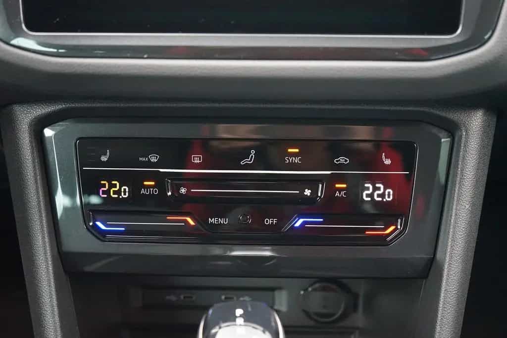 Volkswagen Tiguan 2.0 R-Line 4Motion LED ACC Totwinkel DAB 06/2021-photo-18
