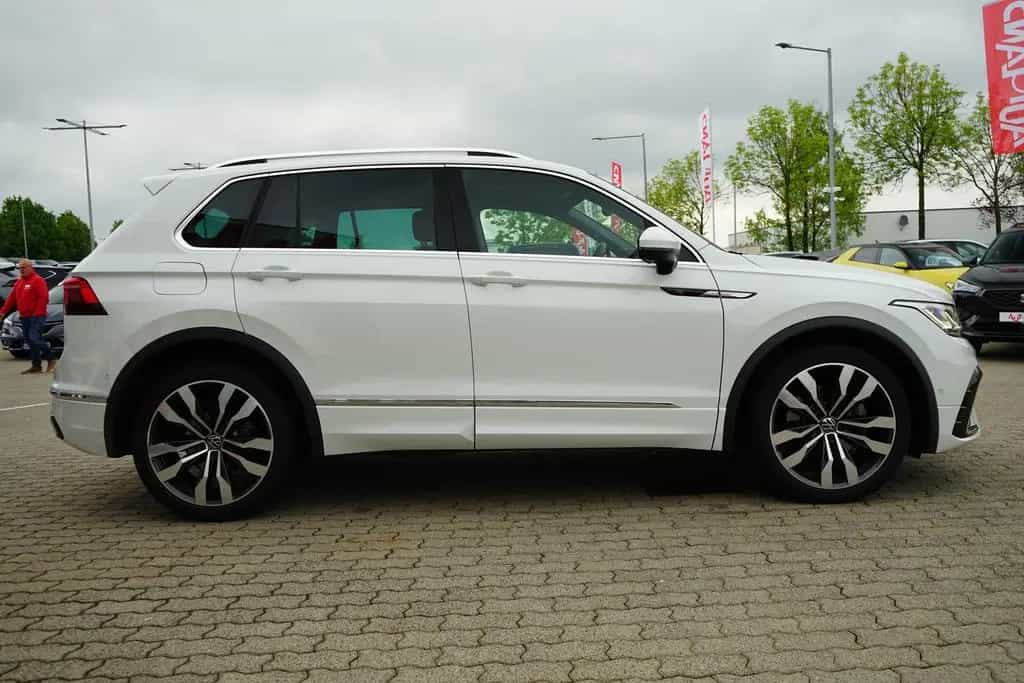 Volkswagen Tiguan 2.0 R-Line 4Motion LED ACC Totwinkel DAB 06/2021-photo-2