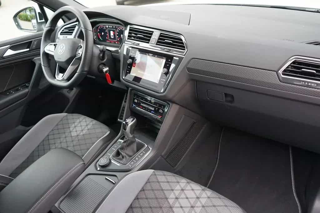 Volkswagen Tiguan 2.0 R-Line 4Motion LED ACC Totwinkel DAB 06/2021-photo-4