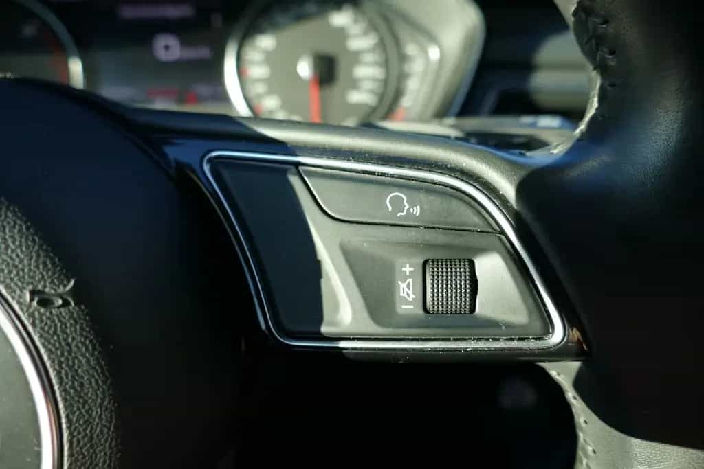 Audi A4 Avant 2.0 TFSI Bi-Xenon Navi Sitzheizung PDC 11/2017-photo-10