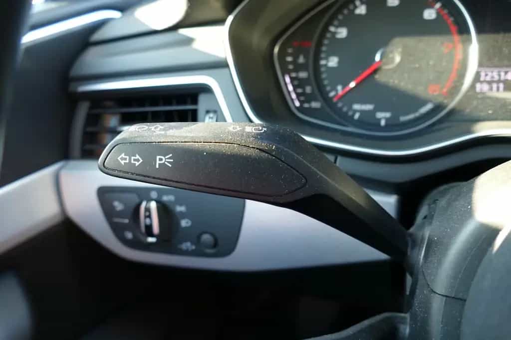 Audi A4 Avant 2.0 TFSI Bi-Xenon Navi Sitzheizung PDC 11/2017-photo-11