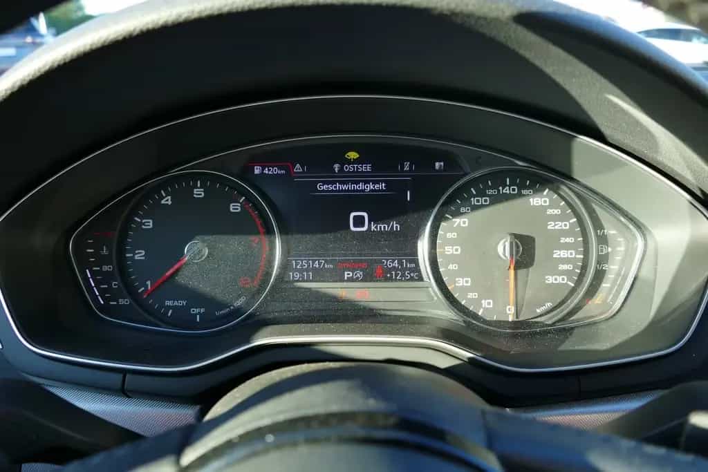 Audi A4 Avant 2.0 TFSI Bi-Xenon Navi Sitzheizung PDC 11/2017-photo-14