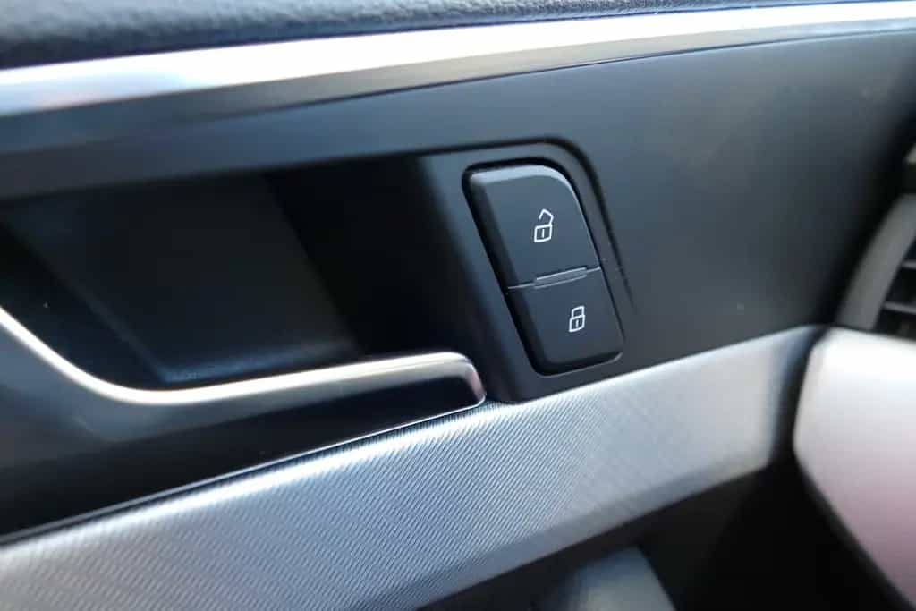 Audi A4 Avant 2.0 TFSI Bi-Xenon Navi Sitzheizung PDC 11/2017-photo-16