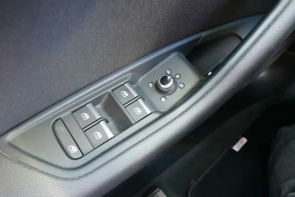 Audi A4 Avant 2.0 TFSI Bi-Xenon Navi Sitzheizung PDC 11/2017-photo-17