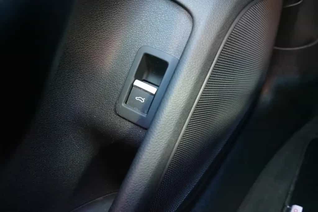 Audi A4 Avant 2.0 TFSI Bi-Xenon Navi Sitzheizung PDC 11/2017-photo-18