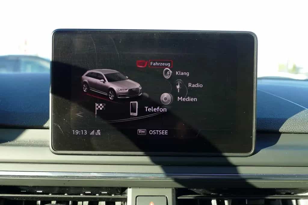 Audi A4 Avant 2.0 TFSI Bi-Xenon Navi Sitzheizung PDC 11/2017-photo-22