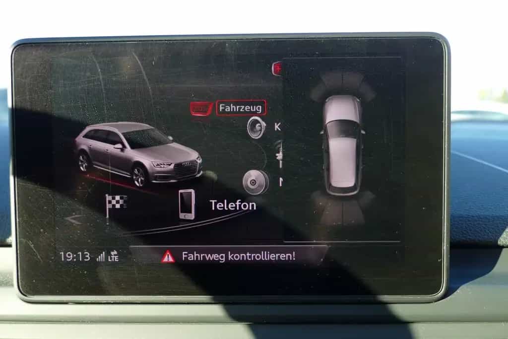 Audi A4 Avant 2.0 TFSI Bi-Xenon Navi Sitzheizung PDC 11/2017-photo-23