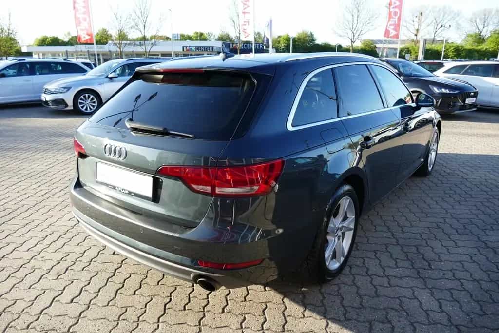 Audi A4 Avant 2.0 TFSI Bi-Xenon Navi Sitzheizung PDC 11/2017-photo-3