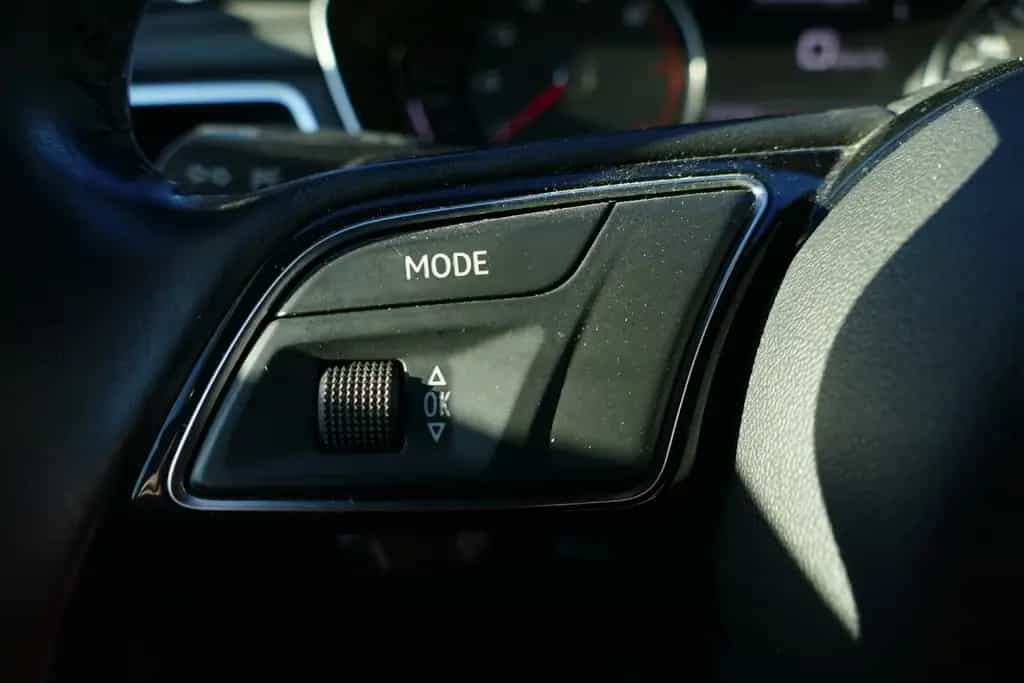 Audi A4 Avant 2.0 TFSI Bi-Xenon Navi Sitzheizung PDC 11/2017-photo-9
