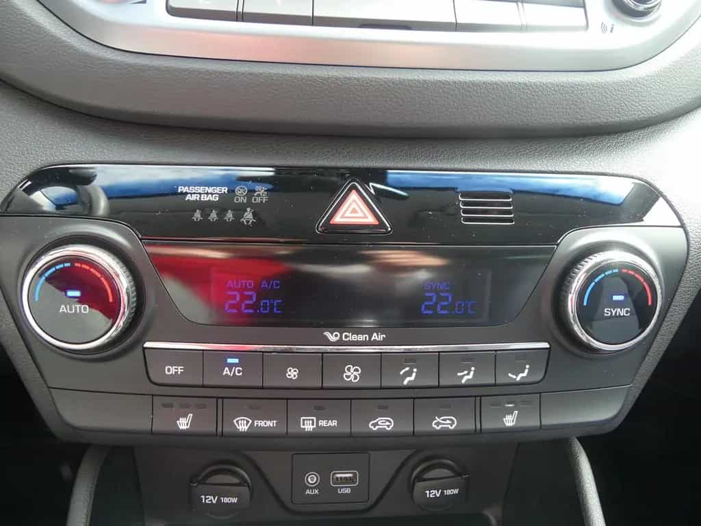 Hyundai TUCSON 1.6 Kamera Allwetter Tempomat Navi Sitzhe 03/2016-photo-16