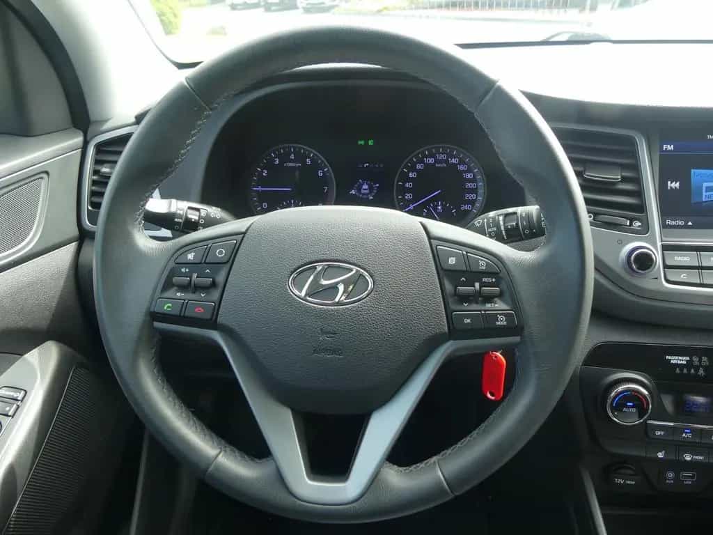 Hyundai TUCSON 1.6 Kamera Allwetter Tempomat Navi Sitzhe 03/2016-photo-19