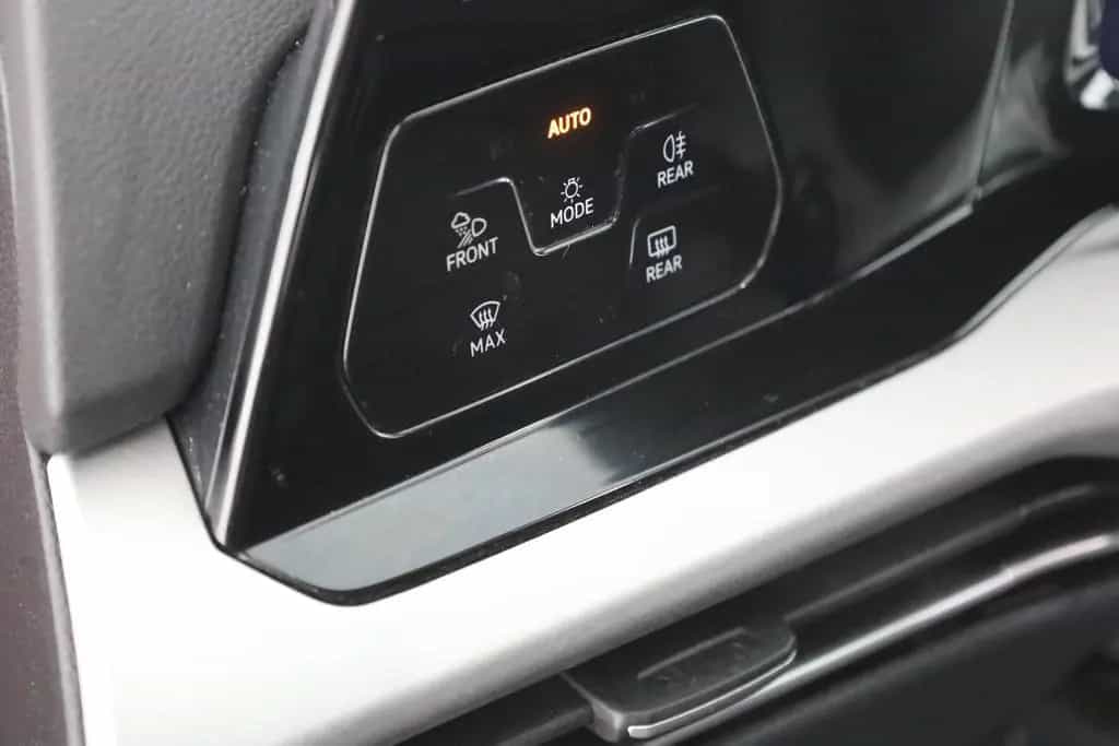 Volkswagen Golf VIII Variant 1.0 eTSI Life Standheizung ACC 01/2022-photo-17