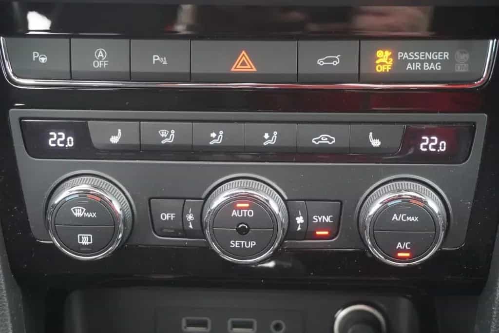 Seat Ateca 1.5 Xcellence Sitzheizung LED Navi Kamera 03/2019-photo-9
