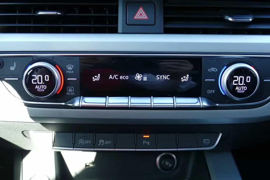 Audi A4 Avant 35 2.0 TFSI advanced DSG LED Navi ACC 12/2019-photo-23