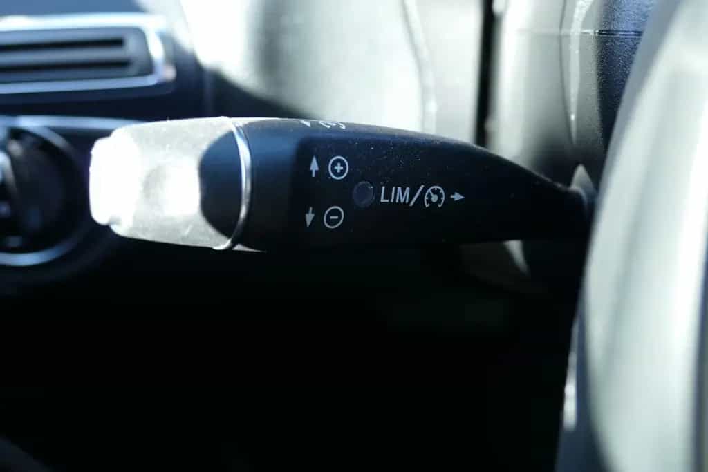 Mercedes-Benz C 180 C180 CGI Avantgarde LED Navi AHK Kamera 12/2016-photo-15