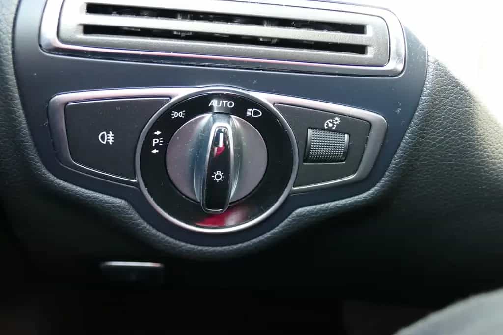 Mercedes-Benz C 180 C180 CGI Avantgarde LED Navi AHK Kamera 12/2016-photo-17