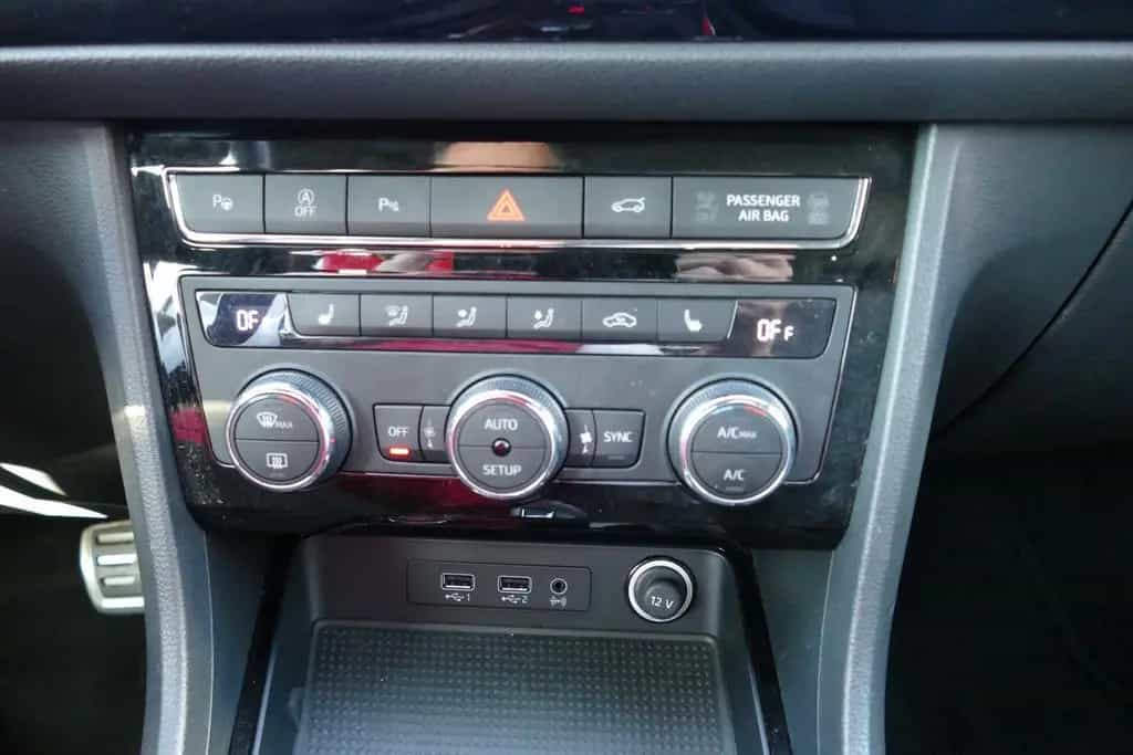 Seat Ateca 2.0 TSI FR 4Drive LED Sitzheizung Kamera 12/2019-photo-22