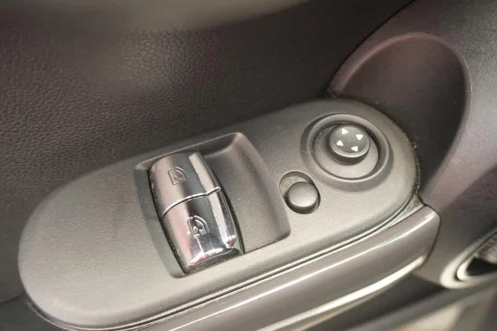 MINI ONE Mini 1.5 One LED Sportsitze PDC USB Bluetooth 04/2021-photo-22