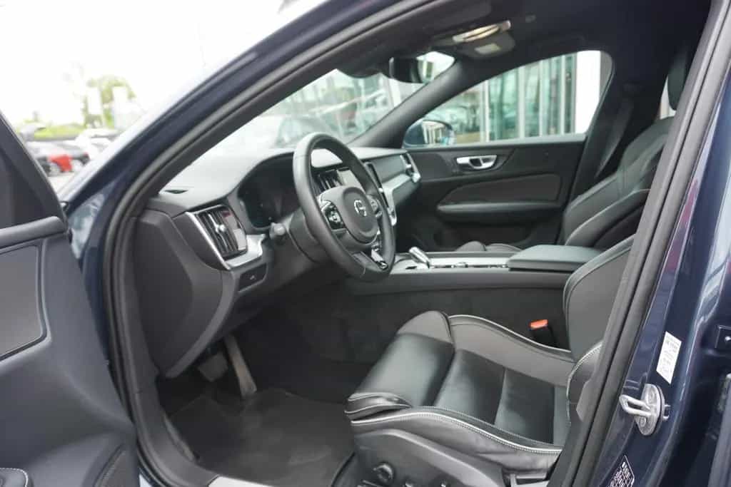 Volvo V60 Kombi 2.0 B4 M-Hybrid LED Virtual Cockpit Na 12/2022-photo-10