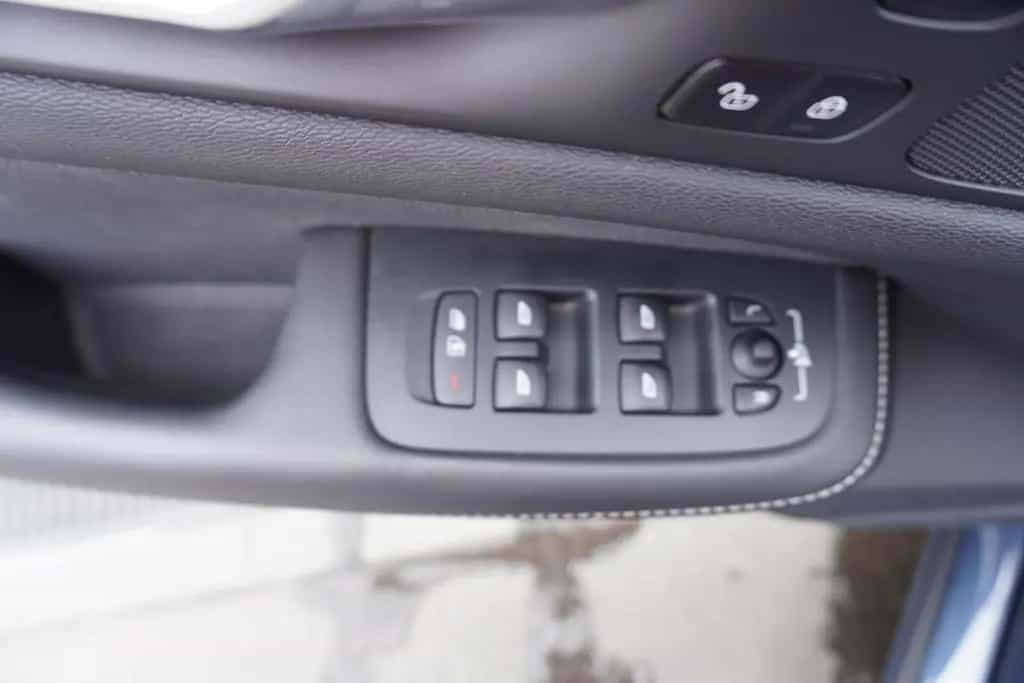 Volvo V60 Kombi 2.0 B4 M-Hybrid LED Virtual Cockpit Na 12/2022-photo-16