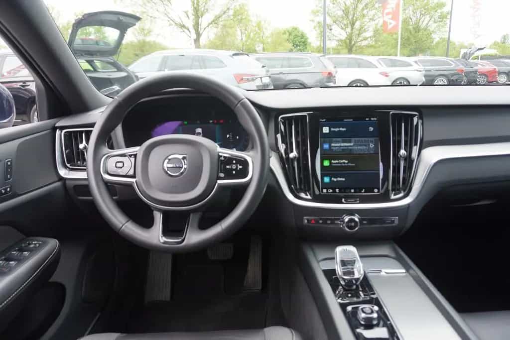 Volvo V60 Kombi 2.0 B4 M-Hybrid LED Virtual Cockpit Na 12/2022-photo-17