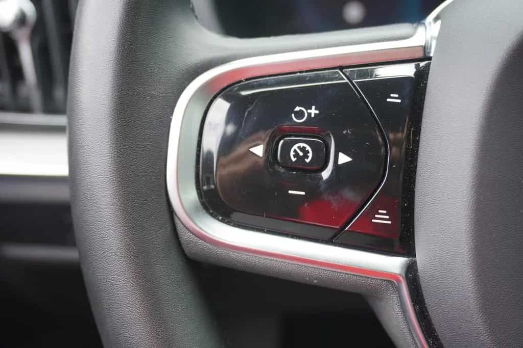 Volvo V60 Kombi 2.0 B4 M-Hybrid LED Virtual Cockpit Na 12/2022-photo-25