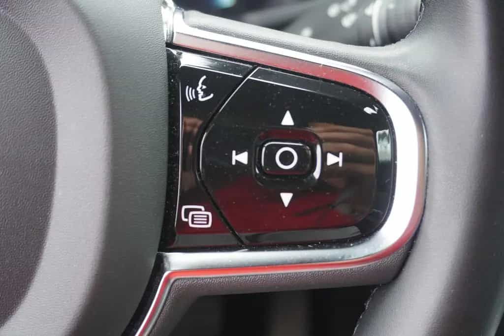 Volvo V60 Kombi 2.0 B4 M-Hybrid LED Virtual Cockpit Na 12/2022-photo-26