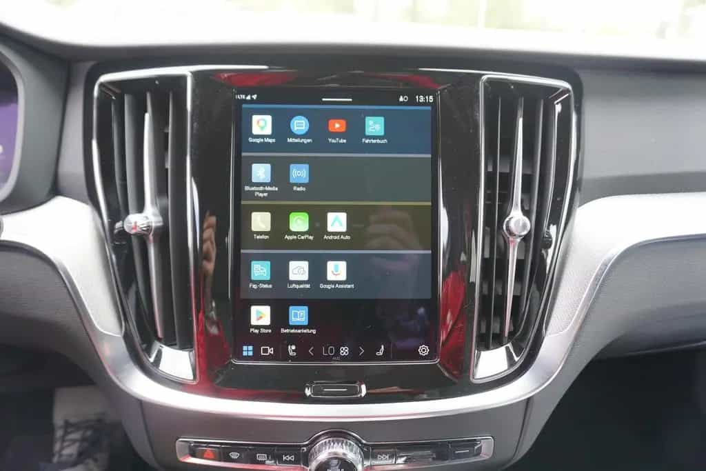 Volvo V60 Kombi 2.0 B4 M-Hybrid LED Virtual Cockpit Na 12/2022-photo-28