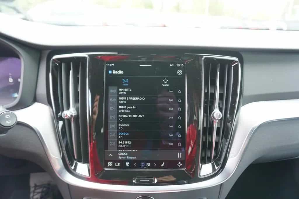 Volvo V60 Kombi 2.0 B4 M-Hybrid LED Virtual Cockpit Na 12/2022-photo-29
