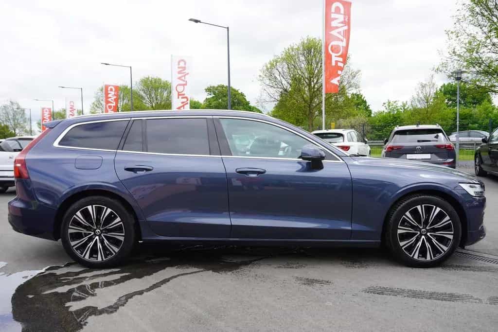 Volvo V60 Kombi 2.0 B4 M-Hybrid LED Virtual Cockpit Na 12/2022-photo-3