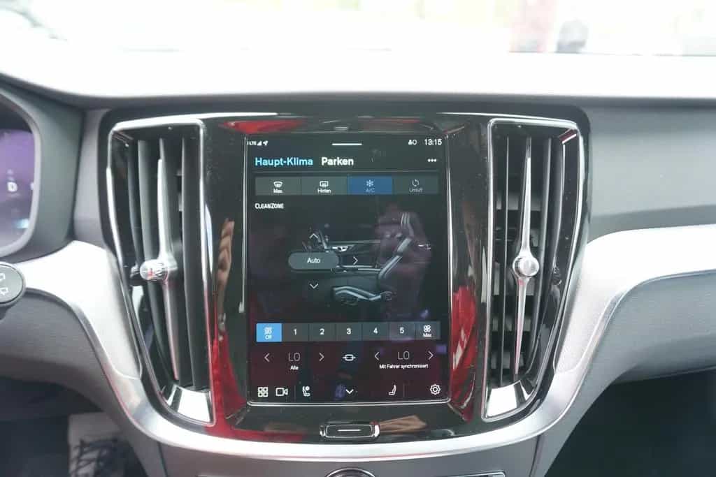 Volvo V60 Kombi 2.0 B4 M-Hybrid LED Virtual Cockpit Na 12/2022-photo-31