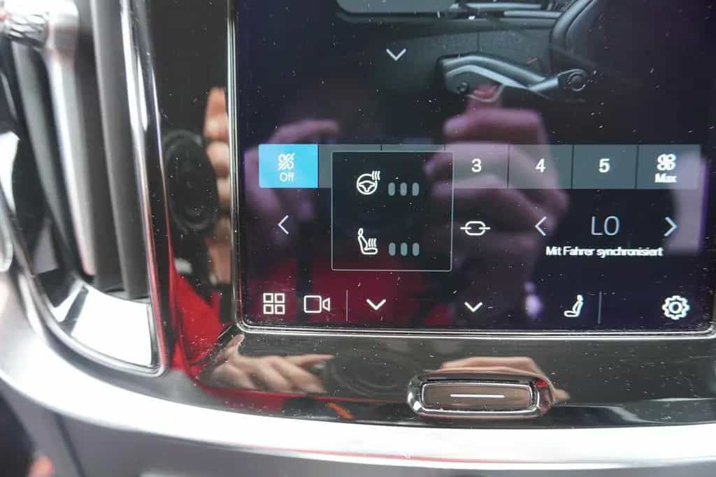 Volvo V60 Kombi 2.0 B4 M-Hybrid LED Virtual Cockpit Na 12/2022-photo-32