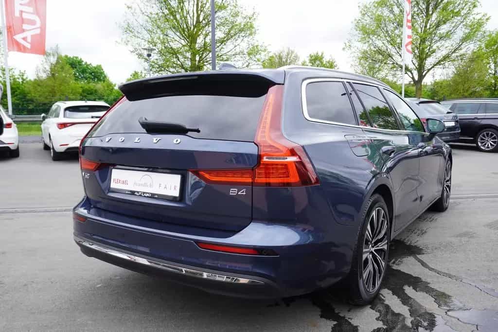 Volvo V60 Kombi 2.0 B4 M-Hybrid LED Virtual Cockpit Na 12/2022-photo-4