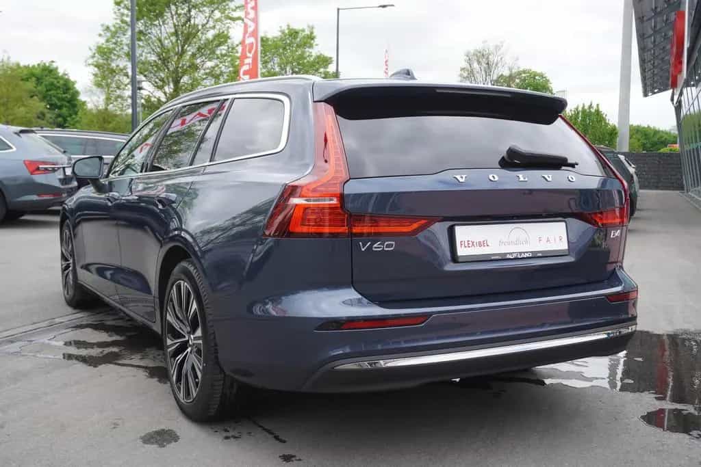 Volvo V60 Kombi 2.0 B4 M-Hybrid LED Virtual Cockpit Na 12/2022-photo-6