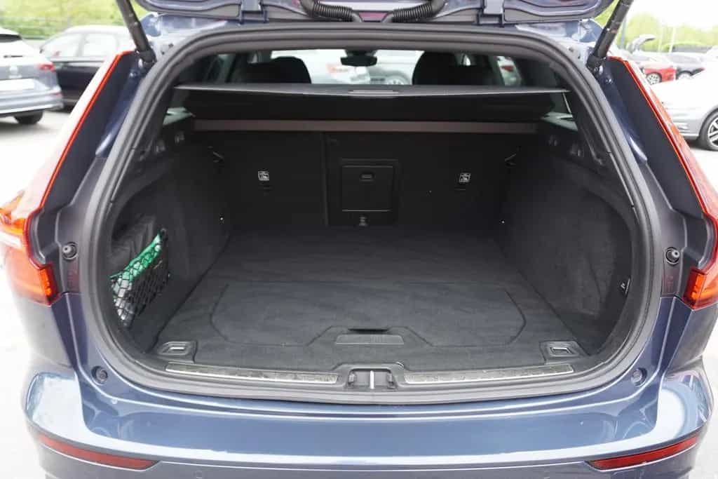 Volvo V60 Kombi 2.0 B4 M-Hybrid LED Virtual Cockpit Na 12/2022-photo-8