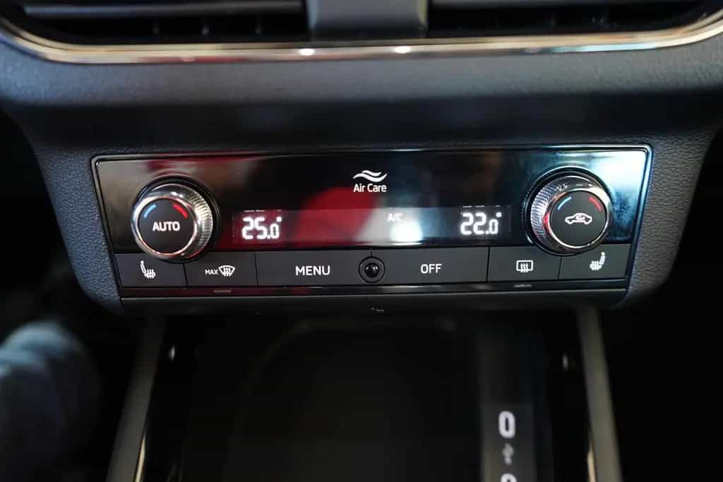 Skoda Kamiq 1.0 Tour LED Kamera Sitzheizung Tempomat 11/2023-photo-24