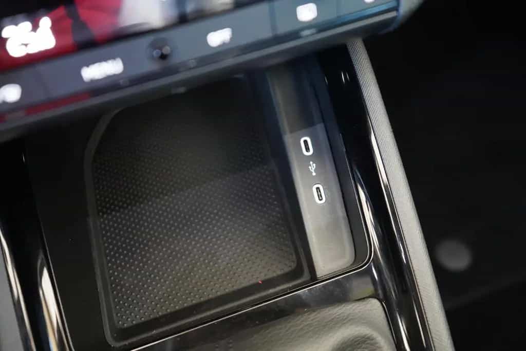 Skoda Kamiq 1.0 Tour LED Kamera Sitzheizung Tempomat 11/2023-photo-25