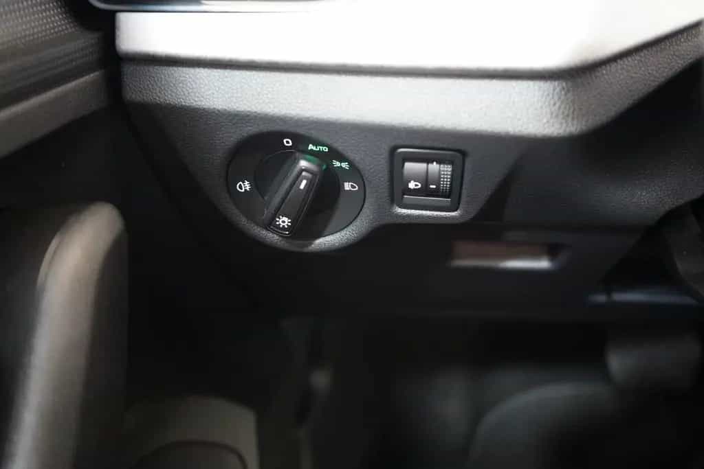 Skoda Kamiq 1.0 Tour LED Kamera Sitzheizung Tempomat 11/2023-photo-27