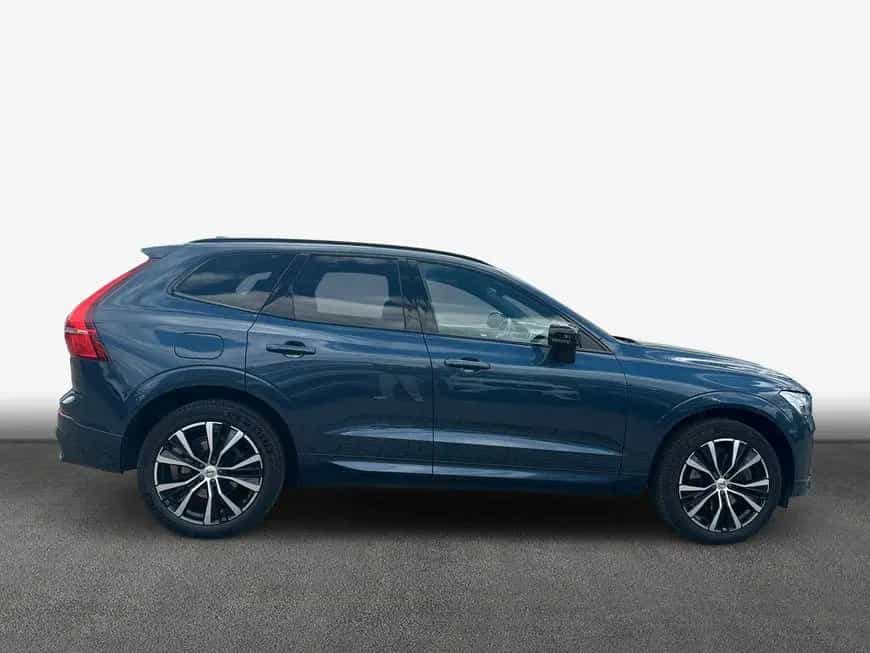 Volvo XC60 B4 D AWD Plus Dark 04/2023-photo-4