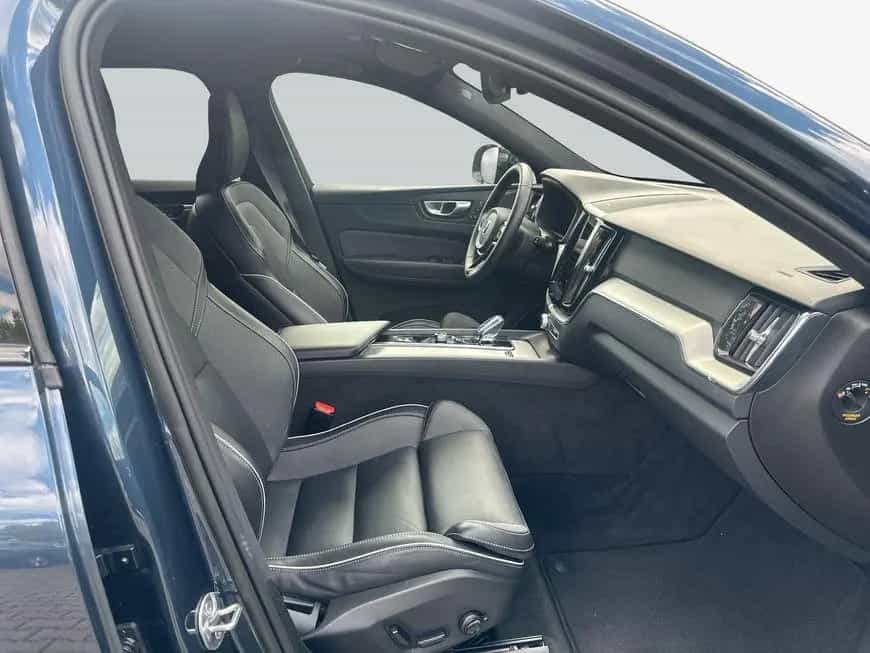 Volvo XC60 B4 D AWD Plus Dark 04/2023-photo-7
