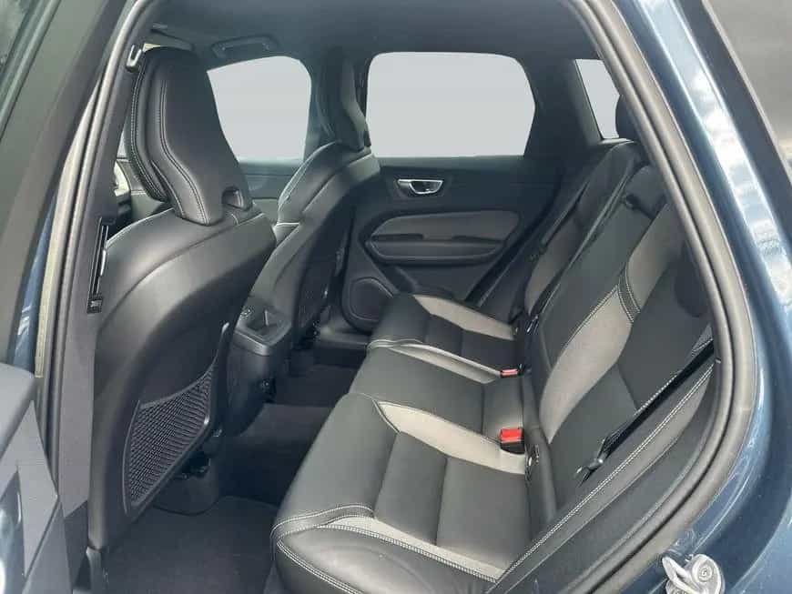 Volvo XC60 B4 D AWD Plus Dark 04/2023-photo-9