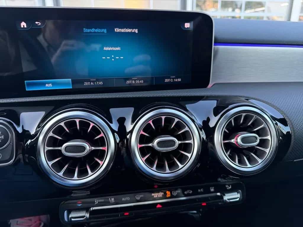 Mercedes-Benz A 35 AMG 4M AMG Night Standhz Ambiente 360 07/2020-photo-26