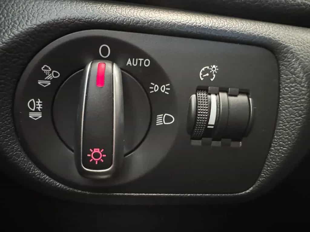 Audi Q3 design+2Hand+PDC+NAV+8Fach+V.Hist. 10/2017-photo-26