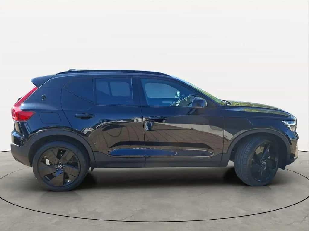 Volvo XC40 B3 Black Edition Plus 360° PANO AHK LED 20" 04/2025-photo-1