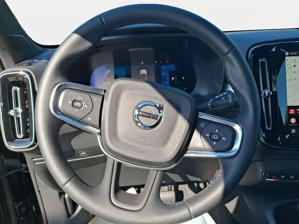 Volvo XC40 B3 Black Edition Plus 360° PANO AHK LED 20" 04/2025-photo-10