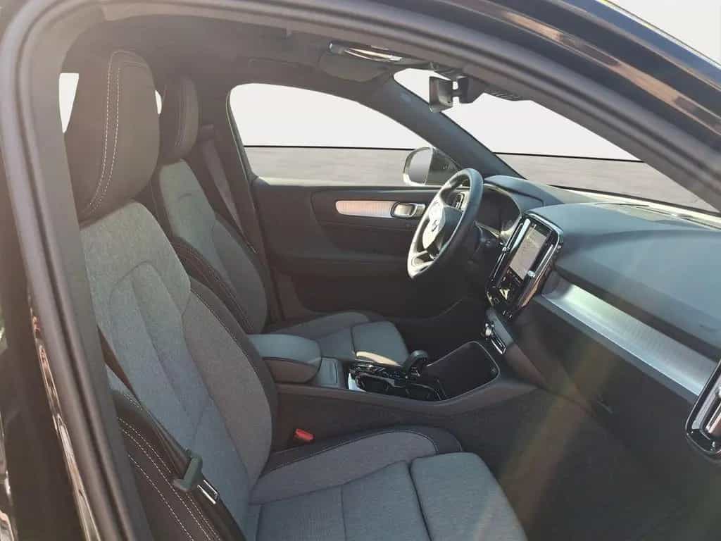 Volvo XC40 B3 Black Edition Plus 360° PANO AHK LED 20" 04/2025-photo-14