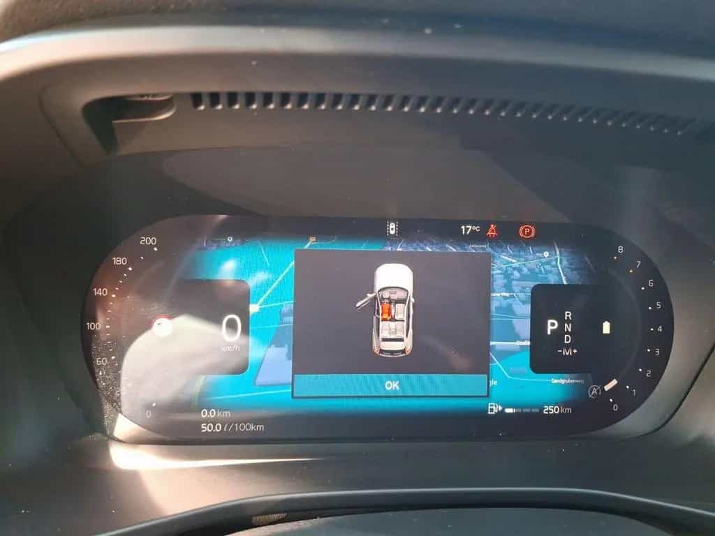 Volvo XC40 B3 Black Edition Plus 360° PANO AHK LED 20" 04/2025-photo-9