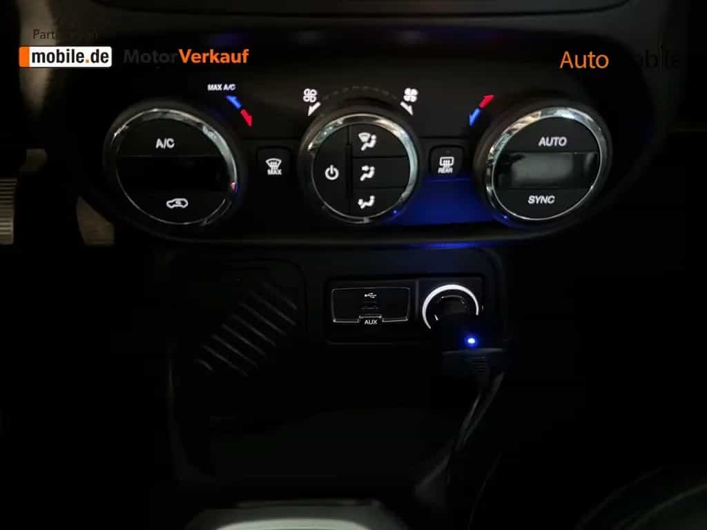 Jeep Renegade Limited FWD/V-Leder/Navi/PDC/SHZ/USB/BT 09/2015-photo-5